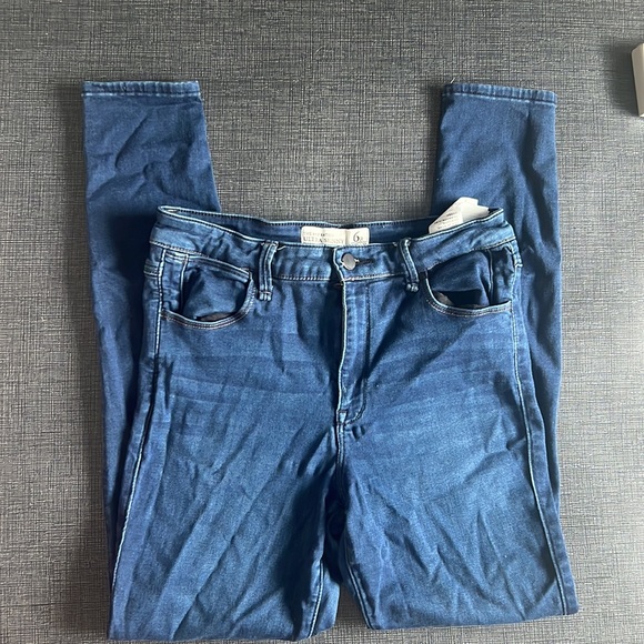 The Abercrombie A&F Sateen High Rise Ultra Skinny Jeans 6 regular W28 L29 - Picture 2 of 4